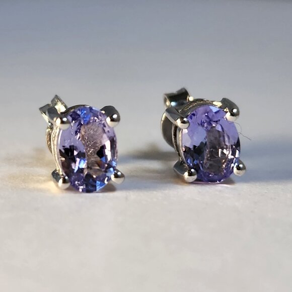 Estate Jewelry - NIB VTG NATURAL Kutamani Tanzanite 925 Stud Earrings